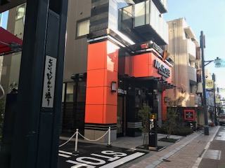 道順2：ゲートを背に、第二京浜（国道1号線）との交差点方向へ。